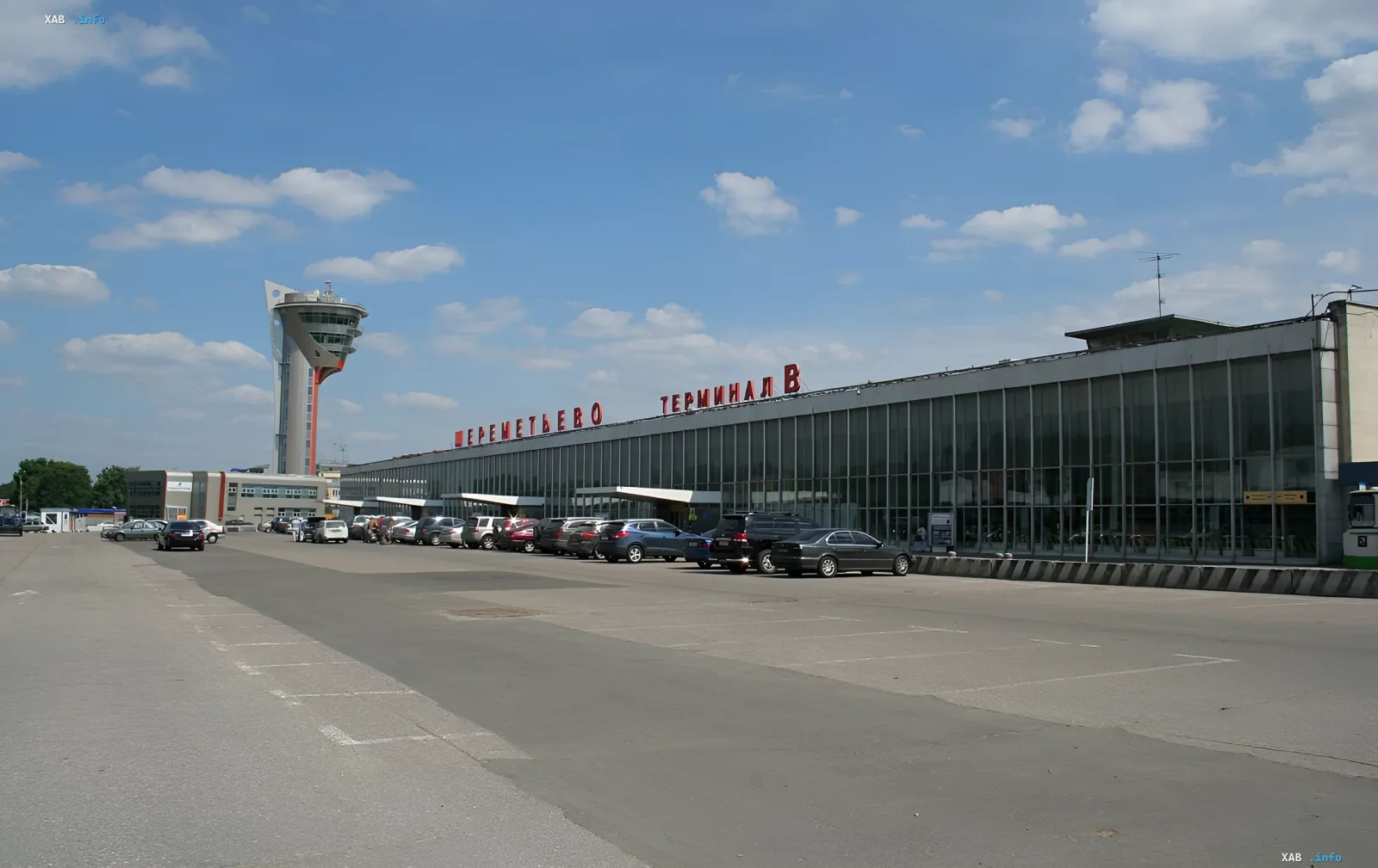 Terminal B des Moskauer Flughafens Scheremetjewo nach einem nächtlichen Drohnenangriff, der zur Absage und Verspätung von über 400 Flügen führte