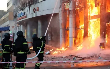 Firefighters extinguish the New Continent shopping mall in Dnipro after a strike: fire engulfs the building, four injured