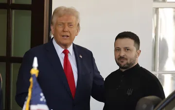 Дональд Трамп и Владимир Зеленский на фоне флагов США и Украины — архивное фото встречи, иллюстрирующее отсутствие Зеленского в графике двусторонних встреч Трампа на Генассамблее ООН