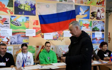 Члени виборчої комісії під час підрахунку голосів на виборах до Державної думи: протоколи та дані ДЕГ