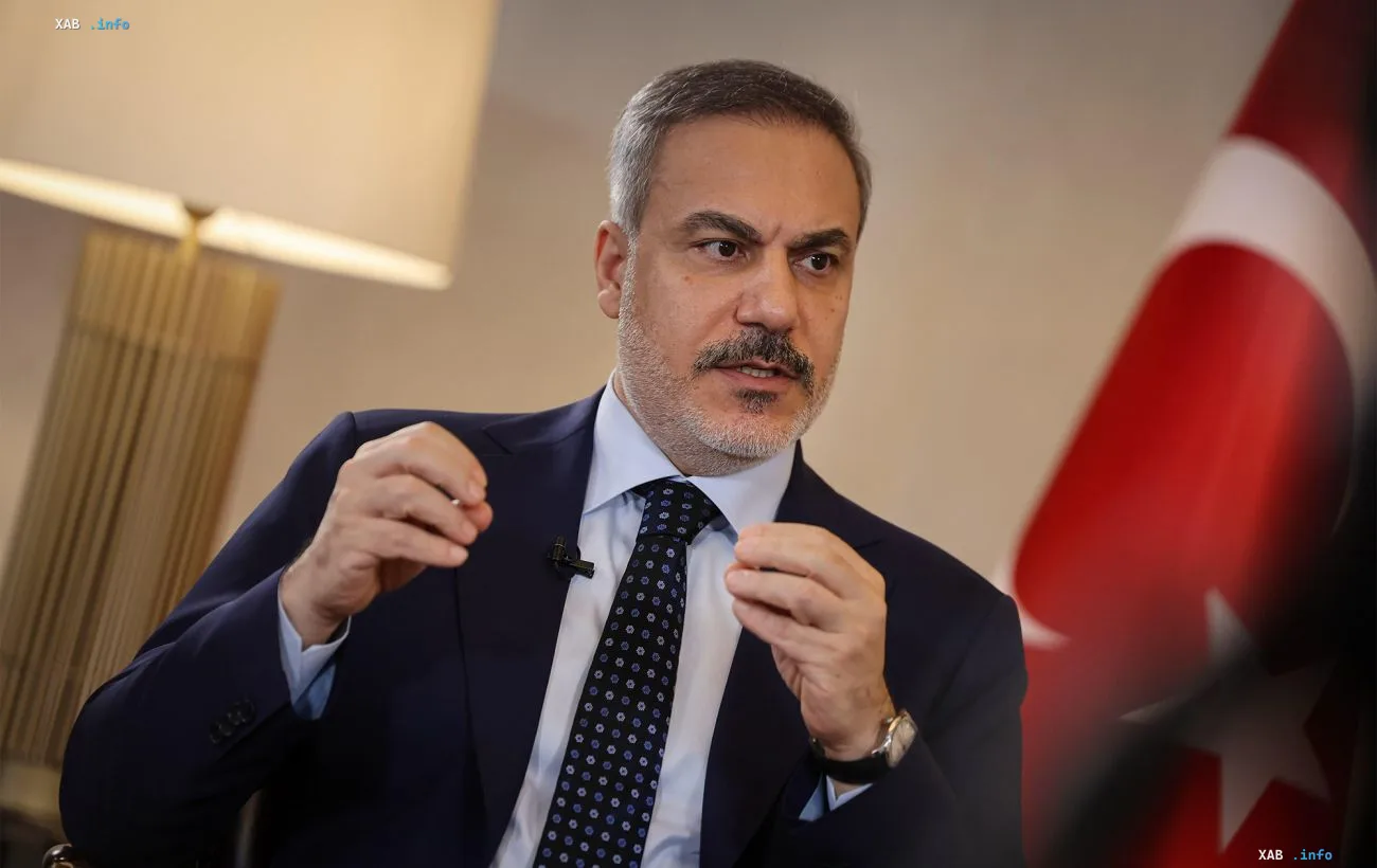 Turkish Foreign Minister Hakan Fidan in front of the Turkish flag while announcing the de-escalation proposal in the Black Sea handed to Ukraine and Russia
