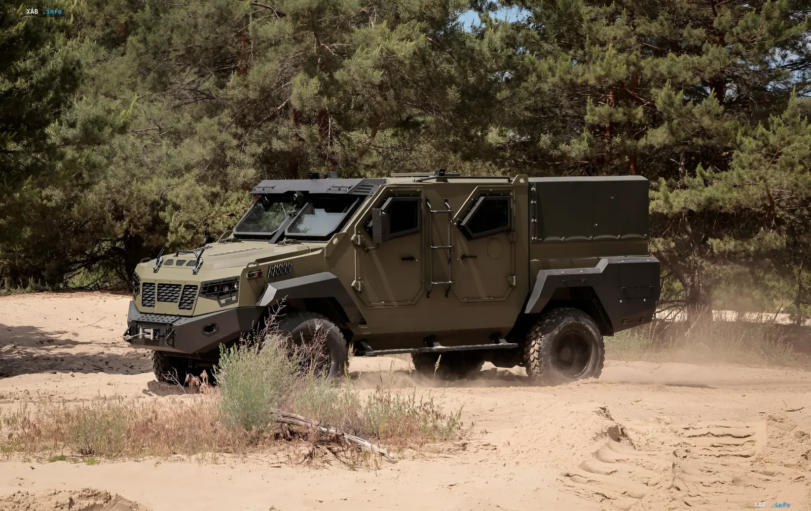 В Украине кодифицировали бронированный пикап «Гюрза-01»: он возит дроны, минометы и боекомплект