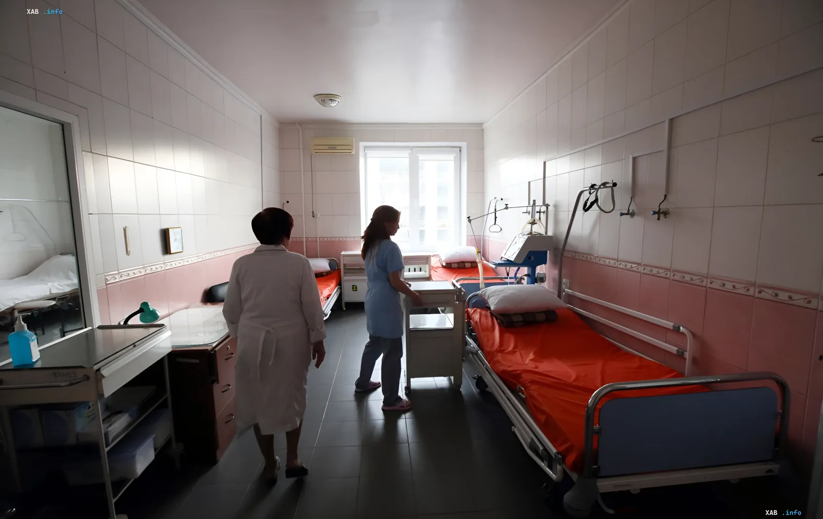Nurse in a hospital room with beds and equipment: hospitals keep operating during air raid alerts