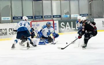 Ukrainian hockey championship match: attack on goal and goalkeeper in stance ahead of the 2026/27 season
