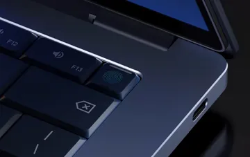 Крупный план клавиатуры ноутбука Googlebook с интегрированным в клавишу F13 сканером отпечатков пальцев