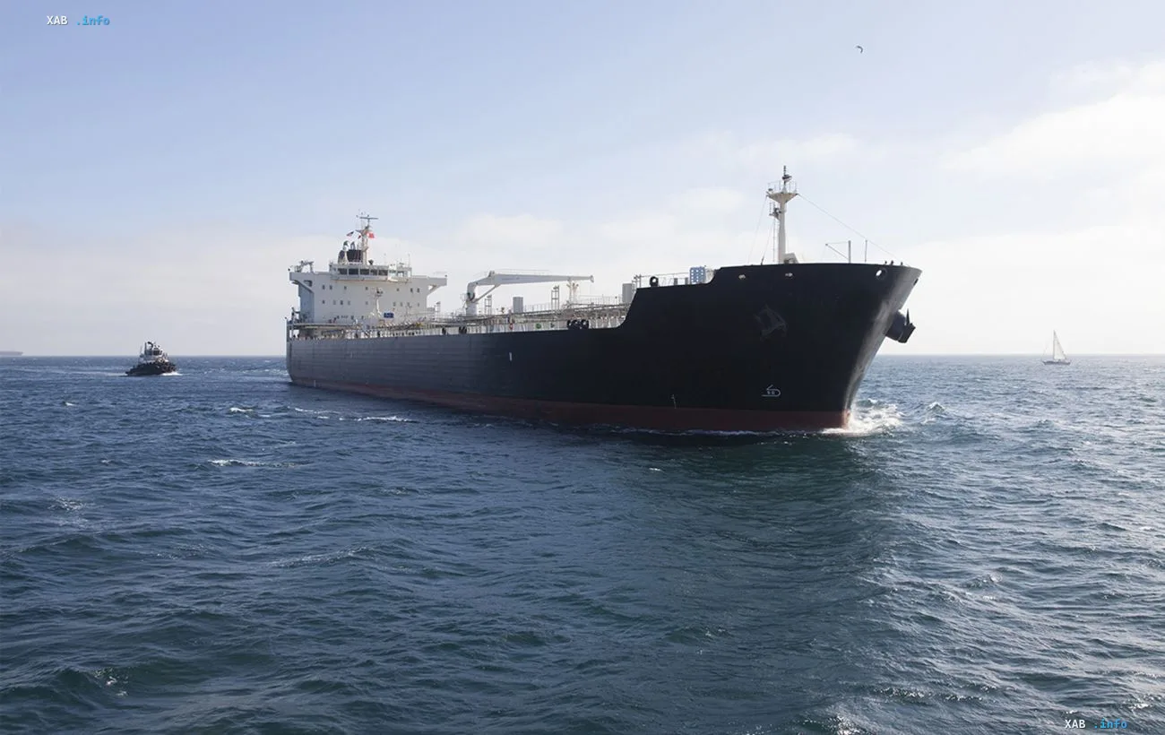 Oil tanker at sea amid India's planned sharp cut in Russian oil purchases after US sanctions