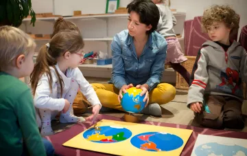 A teacher works with children in a Kyiv kindergarten during an air raid alert: KGG rules on admissions and operations