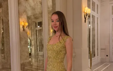 Принцеса Олександра в сукні Givenchy 1962 року, що повторює образ Грейс Келлі