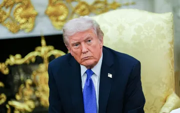 Donald Trump in the Oval Office against golden decor: president delays strike on Yemeni Houthis as the White House changes its mind over the weekend