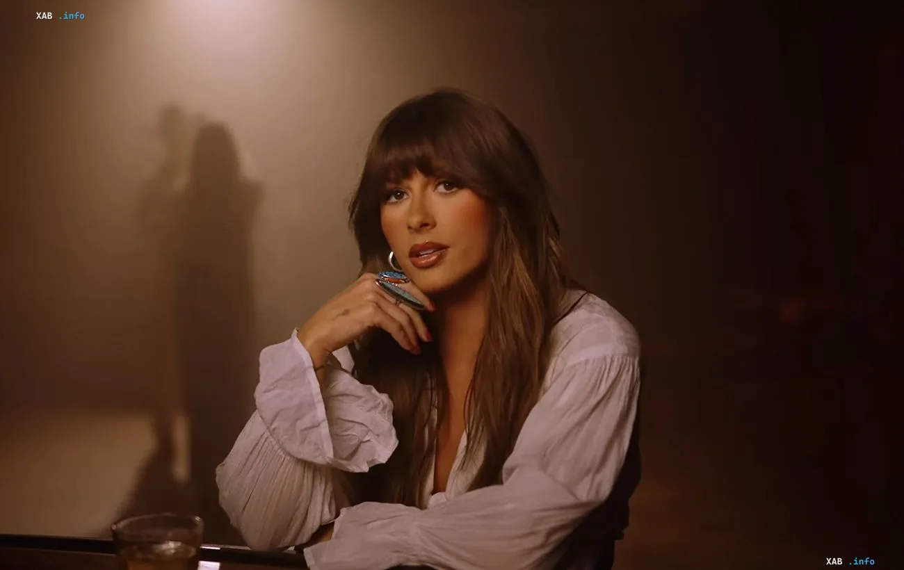 Ella Langley in a frame from the Choosin' Texas video, the track topping the Billboard Hot 100