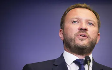 Політик виступає із заявою щодо санкційного спору між Естонією та Францією після скасування обмежень проти Усманова та Фридмана