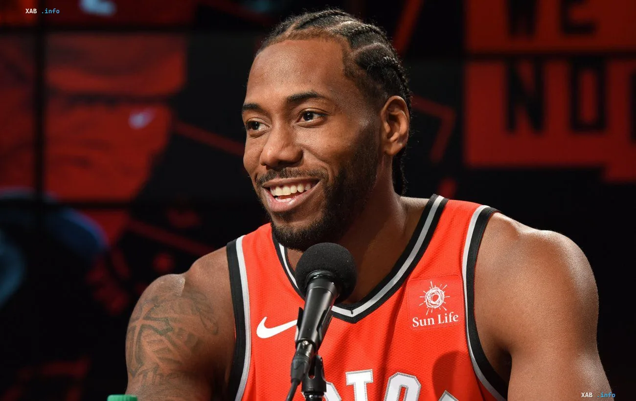 Kawhi Leonard in a Toronto Raptors jersey at a press conference after signing a two-year contract extension