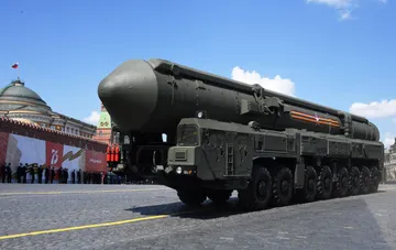 Російська балістична ракета на колісній платформі на параді на Червоній площі — загроза нового обстрілу України