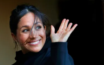 Meghan Markle lächelt und winkt auf einem seltenen Familienfoto der Herzöge von Sussex während ihres Urlaubs im Vereinigten Königreich