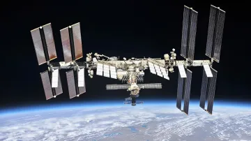 Международная космическая станция на орбите Земли