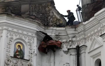 Успенский собор Киево-Печерской лавры после российского обстрела
