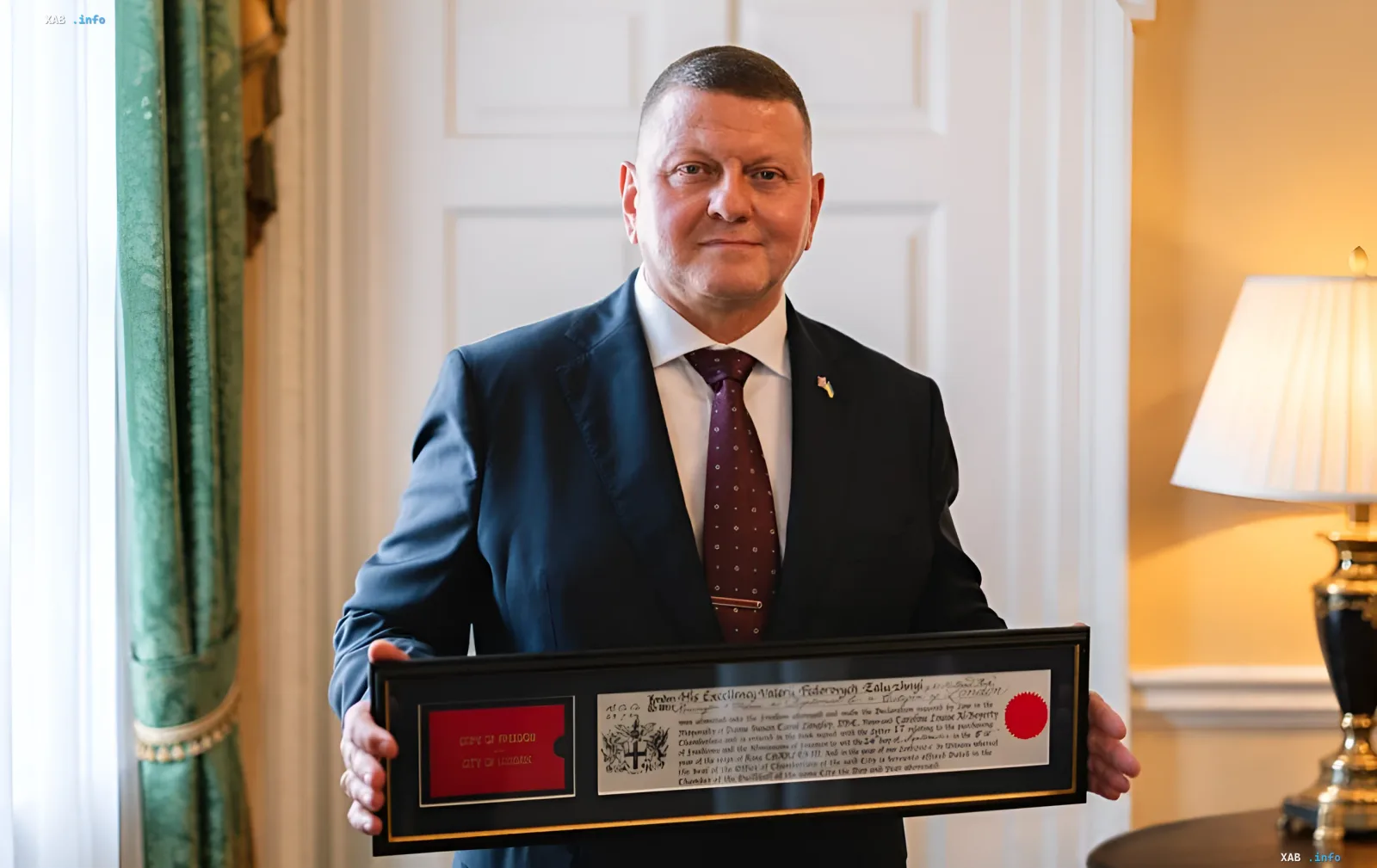 Валерий Залужный получает награду Freedom of the City of London в резиденции Mansion House