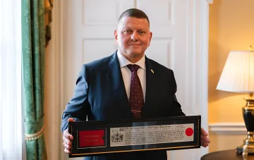 Валерий Залужный получает награду Freedom of the City of London в резиденции Mansion House