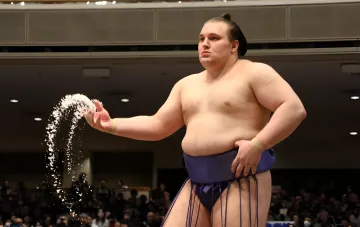 Украинский сумоист Даниил Аонишики на дохьо во время турнира Aki Basho 2026