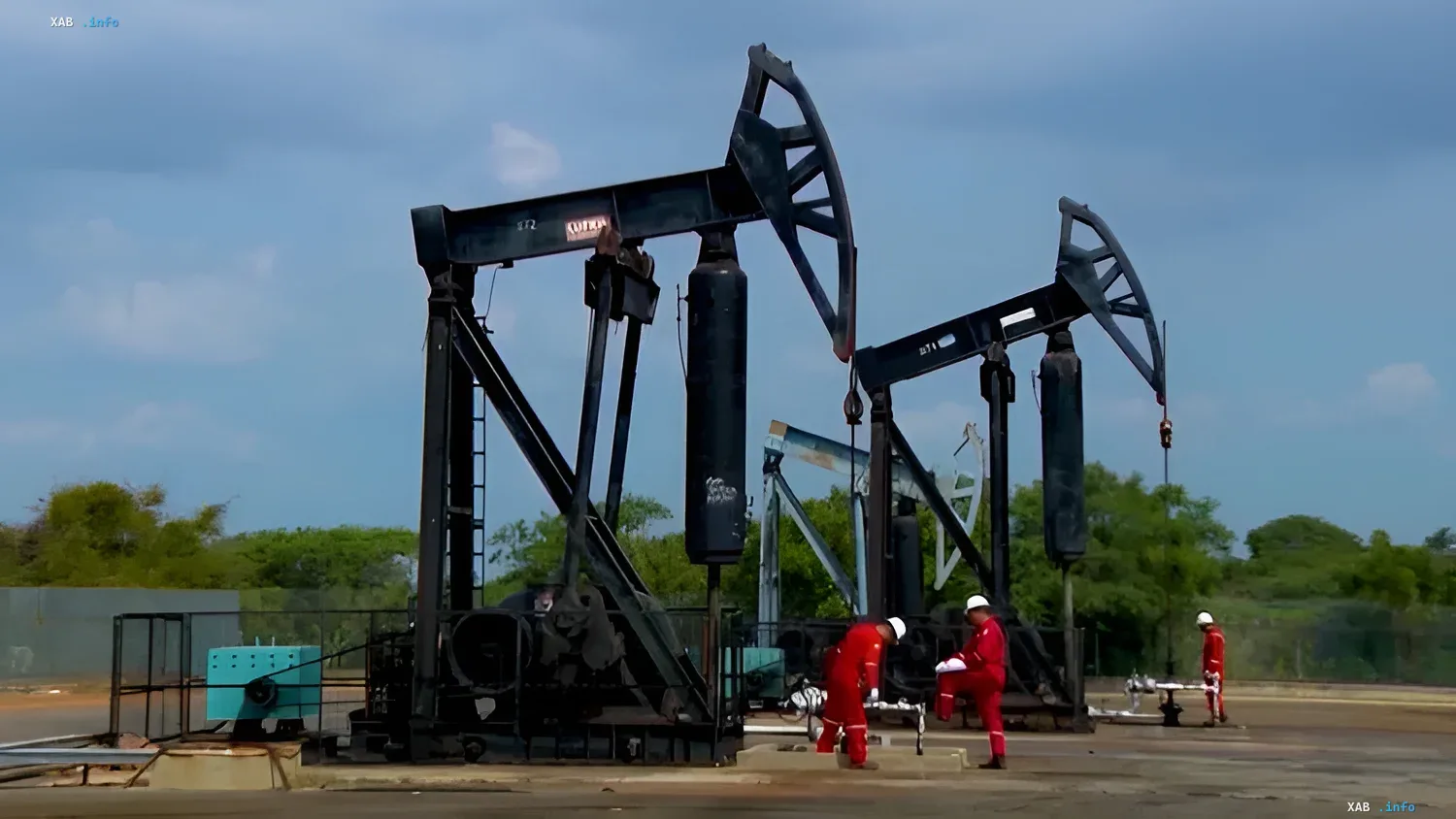 Добыча нефти на буровой установке в Венесуэле