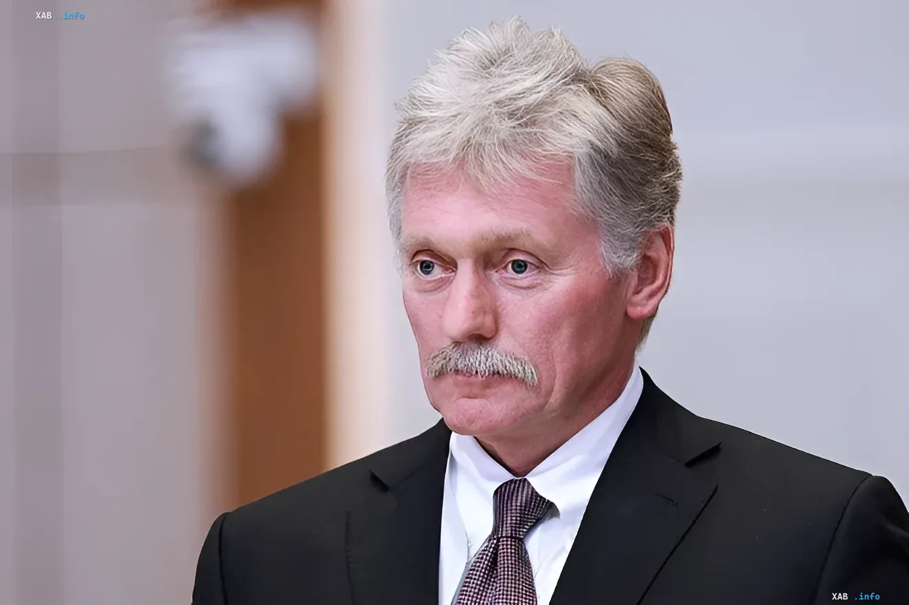 Dmitry Peskov speaking to journalists