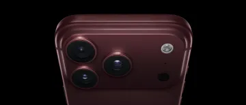 Смартфон iPhone 18 Pro Max в руках пользователя в США