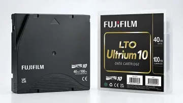 Касета магнітної стрічки Fujifilm LTO-10 ємністю 100 ТБ для зберігання даних