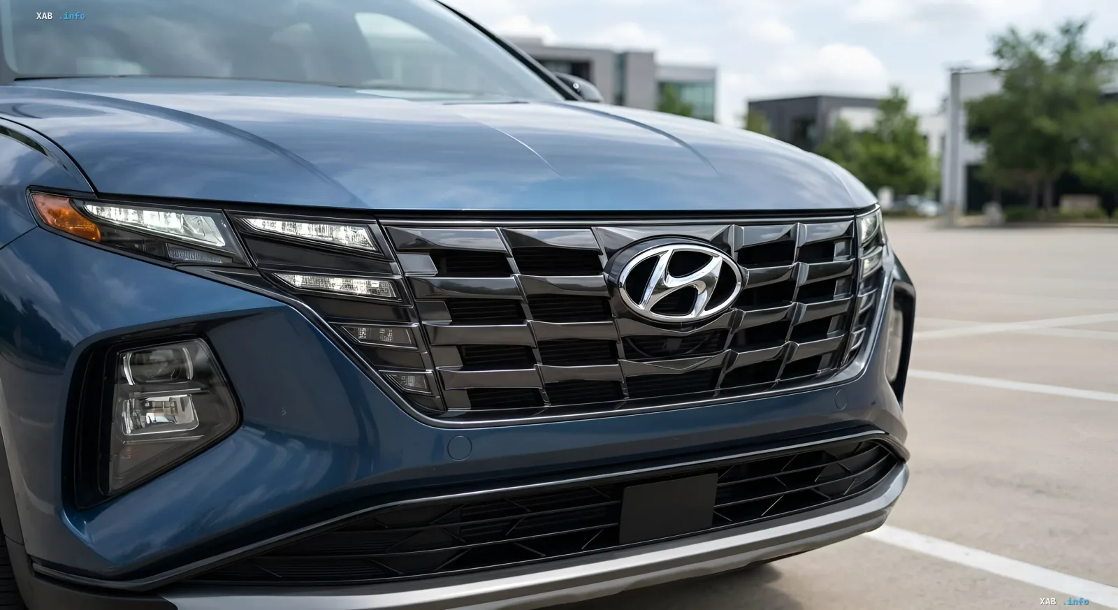 Автомобили и логотип Hyundai на российском рынке