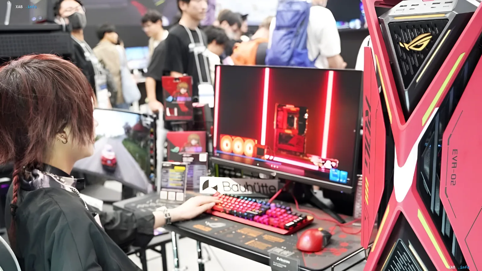 Japanischer Gamer an einem leistungsstarken Gaming-PC
