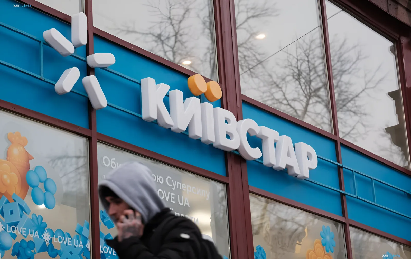 Поврежденное здание головного офиса Киевстар в Киеве после атаки дронов