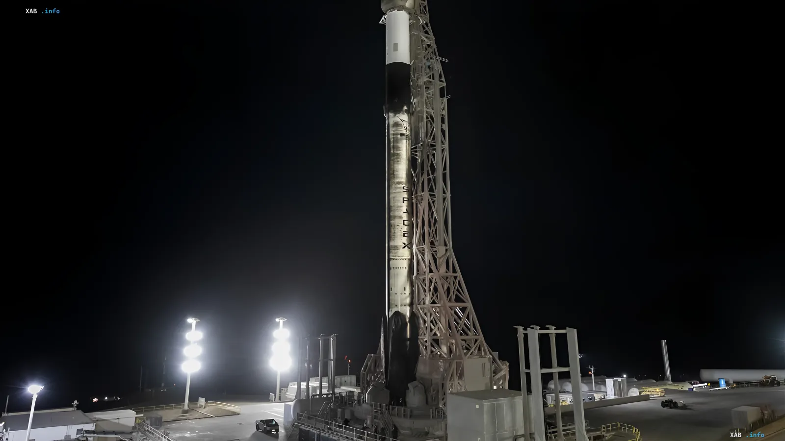 Запуск ракеты Falcon 9 компании SpaceX с секретной миссией USSF-385 с базы Ванденберг