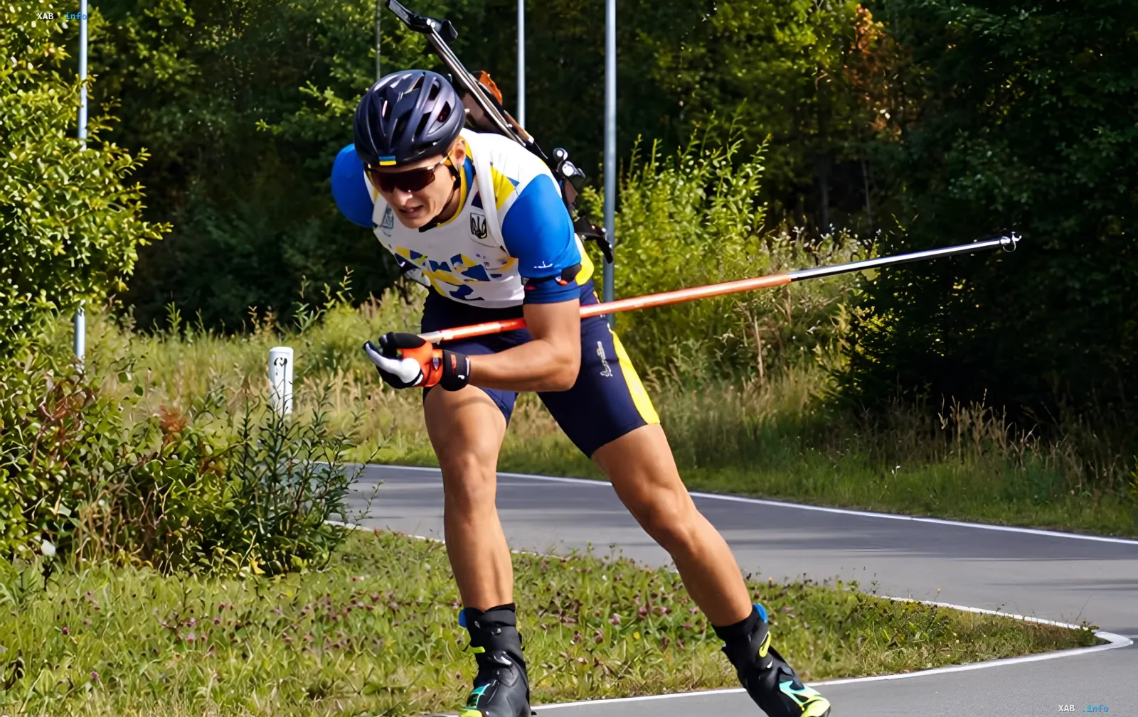 Vitaliy Mandzyn mit der Goldmedaille bei den ukrainischen Biathlon-Skiroller-Meisterschaften