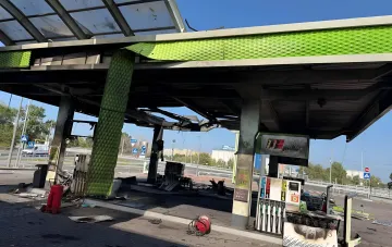 Beschädigte OKKO-Tankstelle in Kiew nach einem Morgenangriff