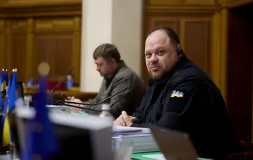 Ruslan Stefanchuk speaking to journalists