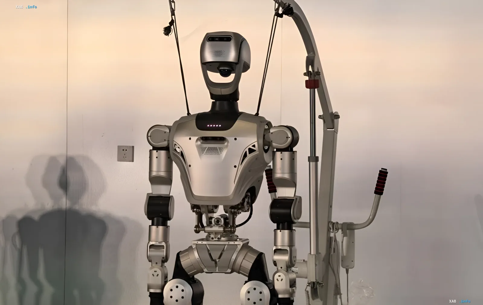 Chinesischer autonomer humanoider Roboter auf Basis heimischer Elektronik