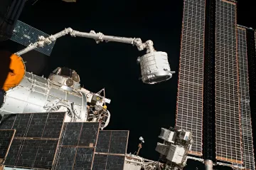 Роботизированный манипулятор Canadarm2 на Международной космической станции
