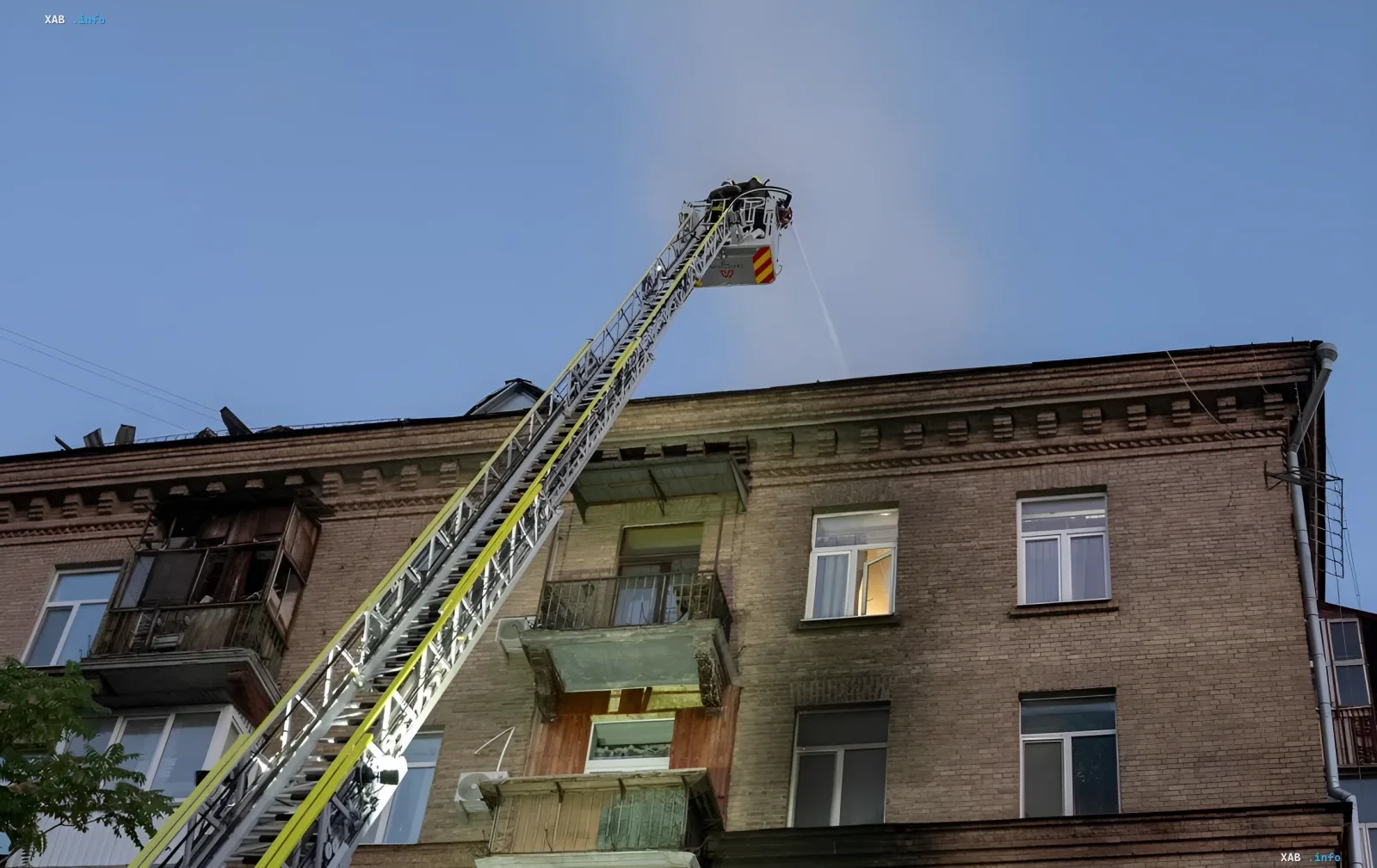 Folgen des morgendlichen Drohnenangriffs auf ein Wohngebäude in Kiew