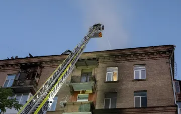 Последствия утренней атаки дронов на жилой дом в Киеве
