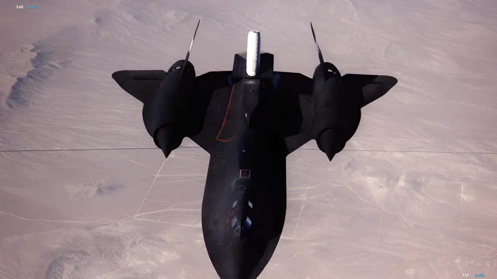 Легендарный самолет-разведчик SR-71 Blackbird на выставке