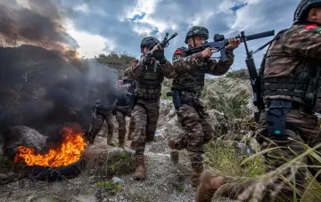 Китайские военные корабли и самолеты на учениях у берегов Тайваня