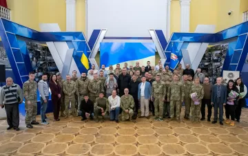 Мэр Киева Виталий Кличко вручает награды военным ко Дню Защитников и Защитниц