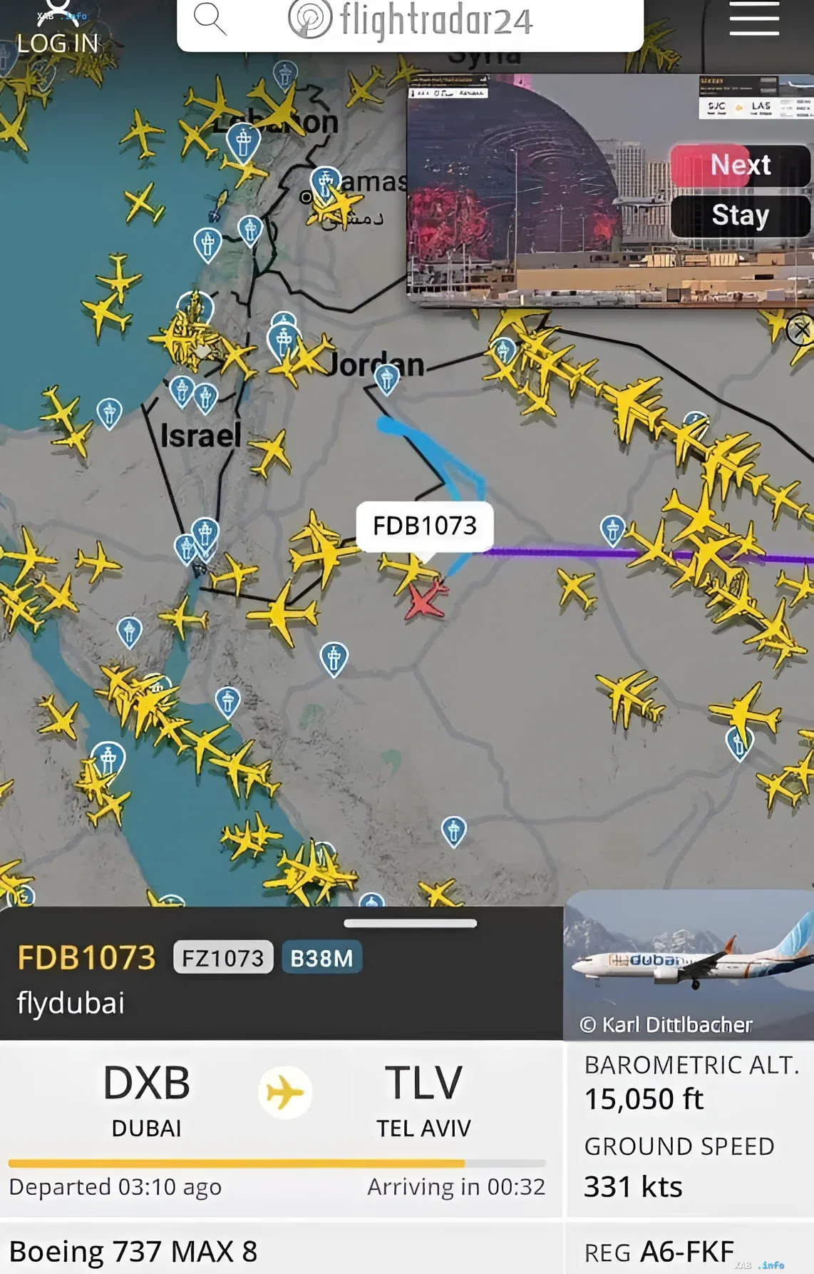 Пассажирский самолет Boeing в полете