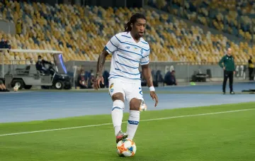Gerson Rodrigues beim Training mit seinem Sohn im Dynamo-Trikot