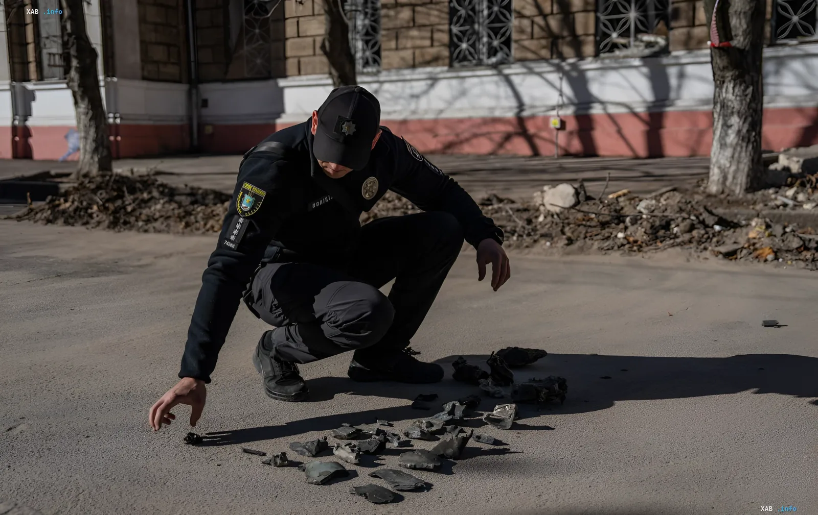 Уламки ракети на території західного посольства в Києві після нічної атаки