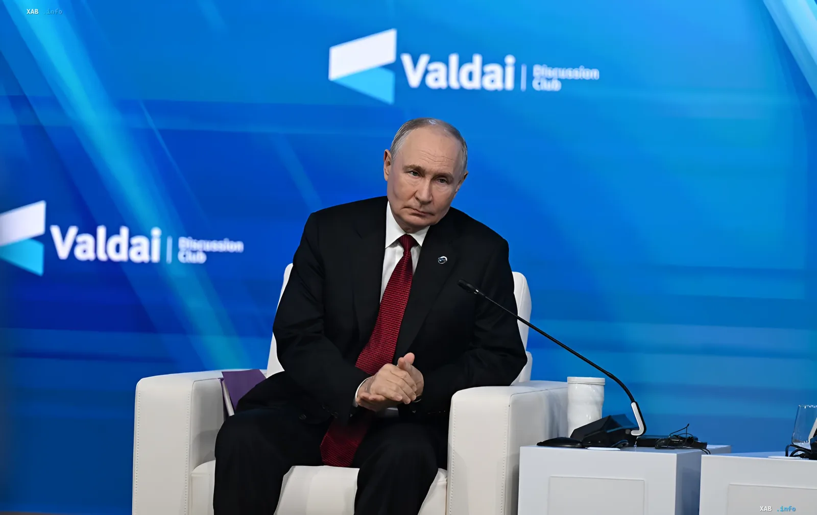 Владимир Путин выступает на заседании дискуссионного клуба Валдай