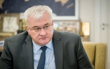 Флаги Украины и Южной Кореи на фоне дипломатических консультаций