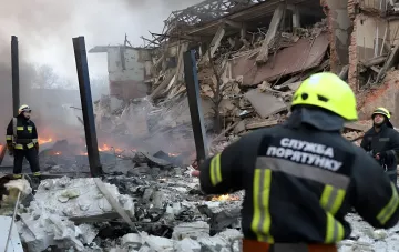 Последствия вечернего удара по Южному мосту в Киеве