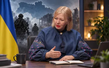 Schriftstellerin Larysa Nitsoj während eines Interviews