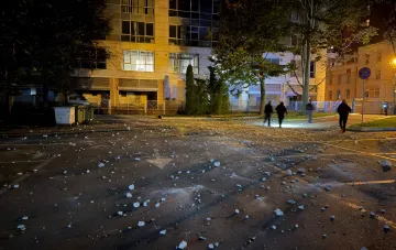 Последствия ракетного удара возле городского совета в Днепре