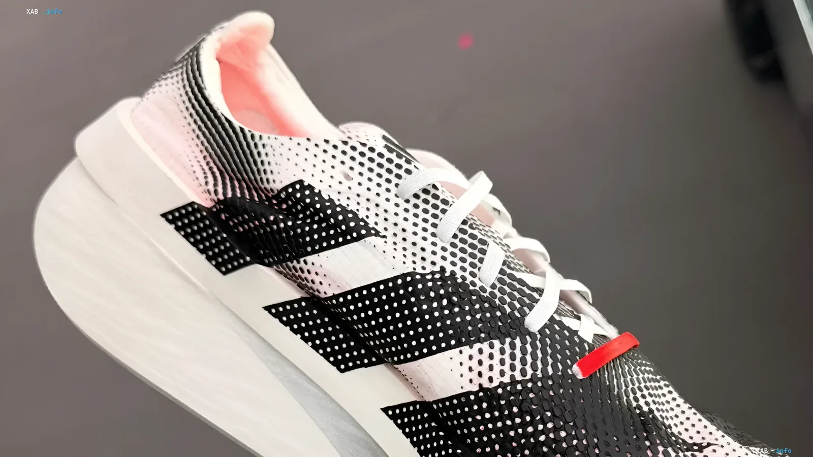 Прототип кроссовок Adidas Adizero Gearshift с регулируемой жесткостью